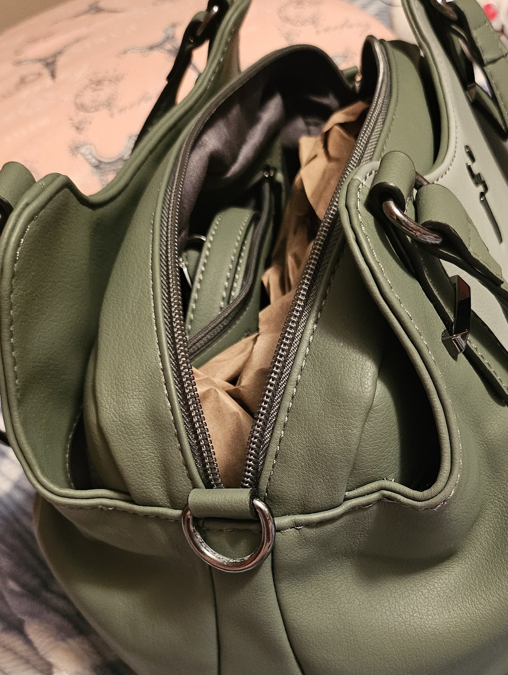 Simply Vera Wang Buena Satchel Green - Picture 3 of 6